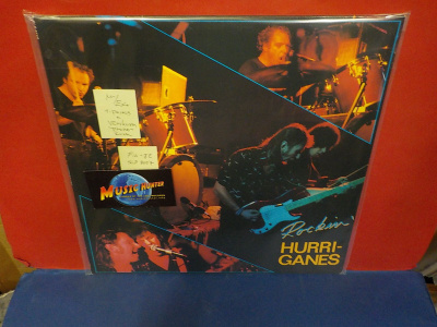 HURRIGANES - ROCKIN' M-/EX+ 1. PAINOS FIN -82 LP