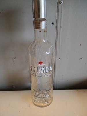 Vanha Finlandia vodka pullo