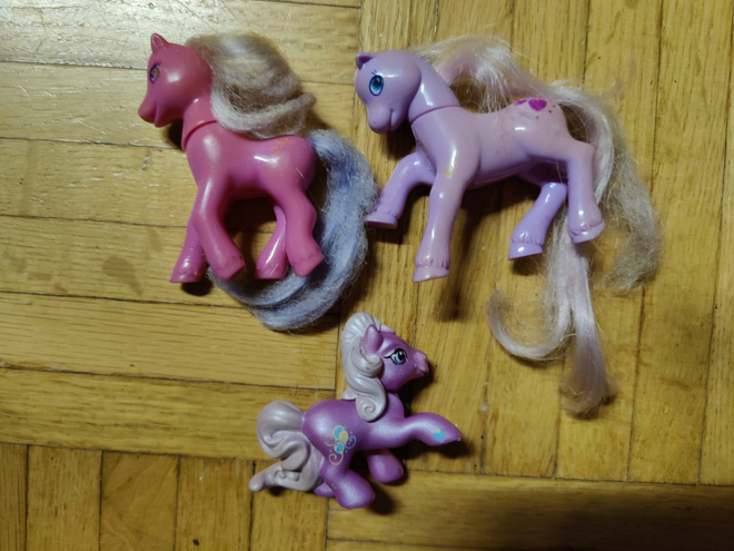 Pieniä My little pony figuureja