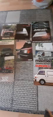 Mazda esitteitä. Vanhoja