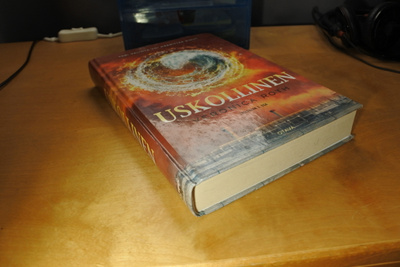 Veronica Roth: Uskollinen, sidottu, hyvä