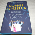 Sophie Kinsella Kuokkavieraana kotona 1.p 2022 -sid - pikkukuva 1