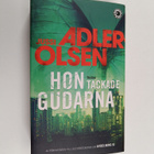 Jussi Adler-Olsen : Hon tackade gudarna - Thriller - pikkukuva 1