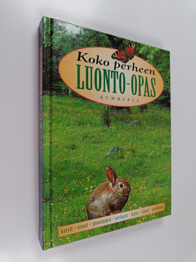 Koko perheen luonto-opas : kasvit, sienet, pieneläimet, p...