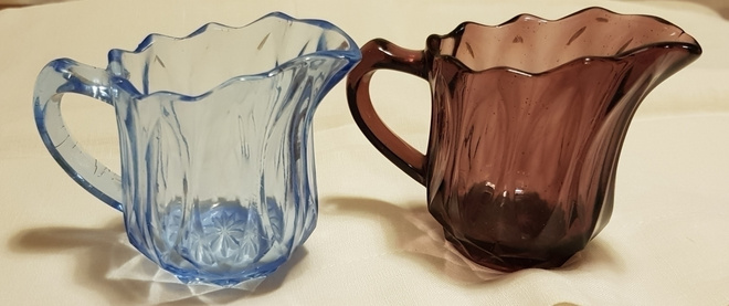 NUUTAJÄRVEN LASI 2 KPL KERMAKKO 55,13 PURPPURA  JA SININEN