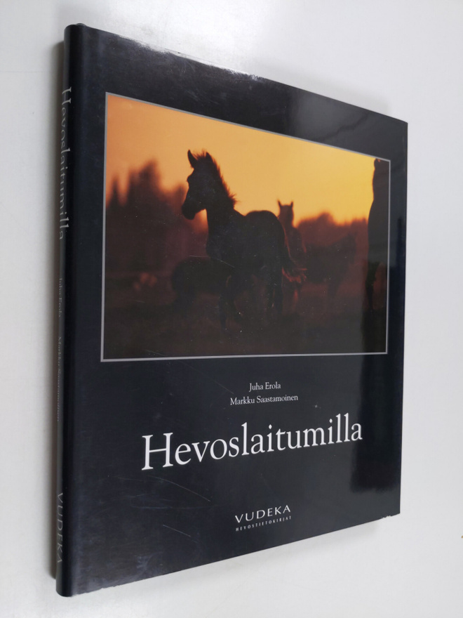 Juha Erola : Hevoslaitumilla