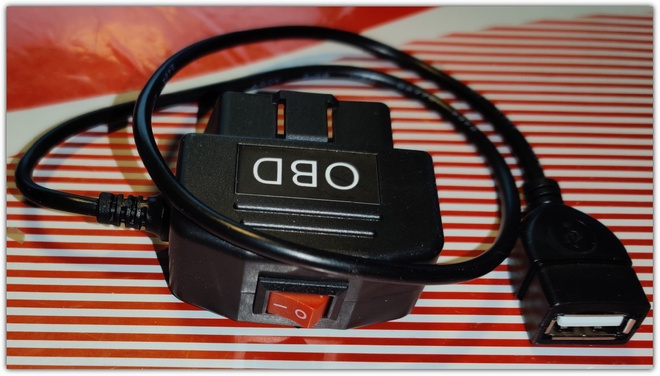 USB A -pistoke auton OBD2-liittimestä on/off-kytkimellä