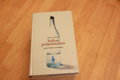 Maritta Itäpuisto Pullon pohjimmaiset lapsi, perhe ja alkoho