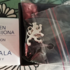 Kalevala, Suomen naarasleijona -pinssi, hopea - pikkukuva 1