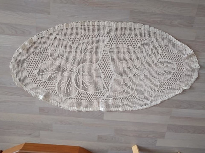 Ovaalin muotoinen koko n.110x45 cm