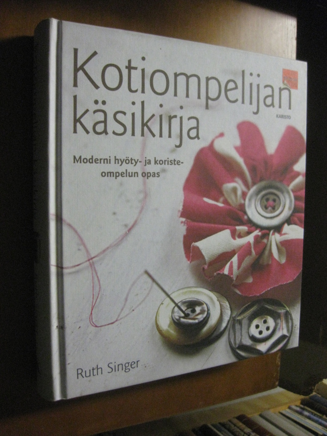 Kotiompelijan käsikirja : moderni hyöty- ja koristeompelun
