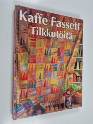 Kaffe Fassett : Tilkkutöitä : yli 25 upeaa tilkkutyömallia