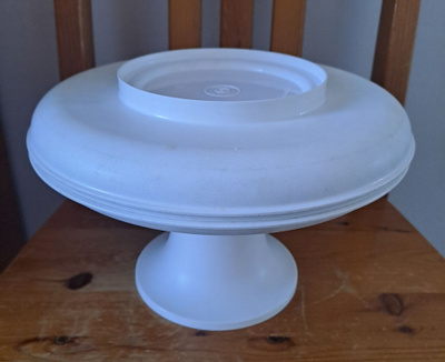 Tupperware tarjoiluvati kannella