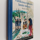 Alki Zei : Villikissa katsoo lasin takaa - pikkukuva 1