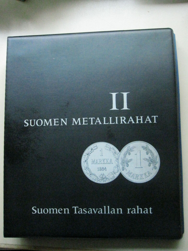 Suomi kokoelma kansiossa 1918 - 1972 269 erilaista