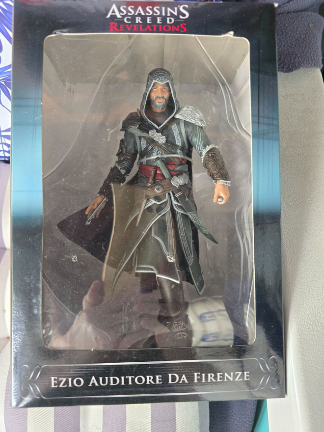 Assasin`s creed ja Black Ops -figuureja