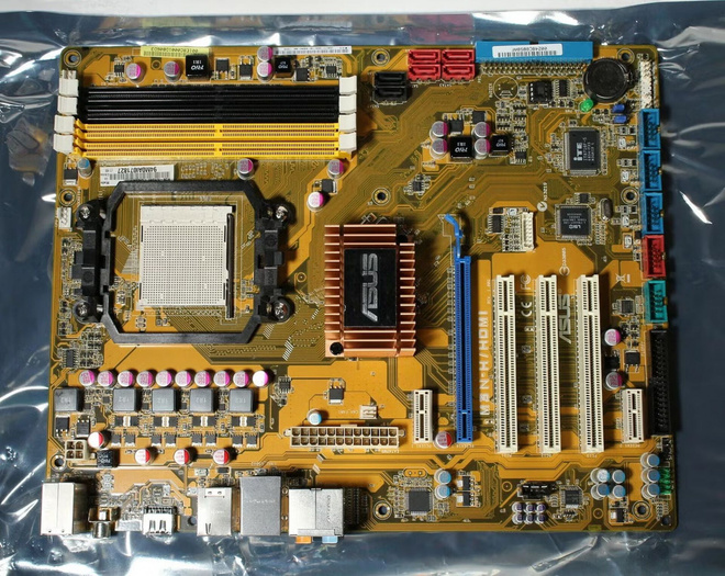 AM2 emolevy Asus M3N-H/HDMI, Asuksen tehdaskunnostama