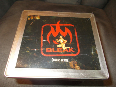 CD BLEAK ** BURNS INSIDE ** PELTIBOXI