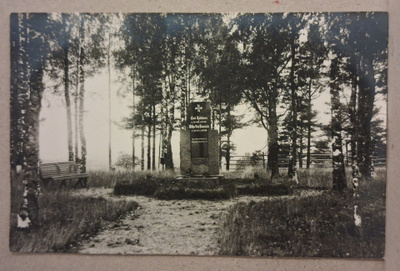 Leivonmäki: 1928 Sankaripatsas **' (736)
