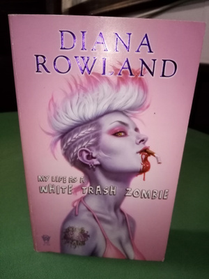 Diana Roland : MY life as A White trash zombie