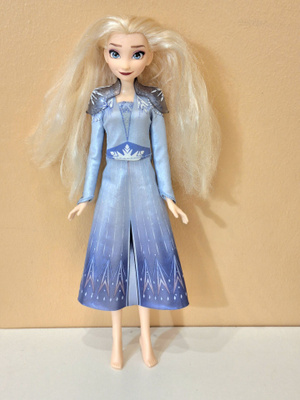 Frozen II Elsa barbie