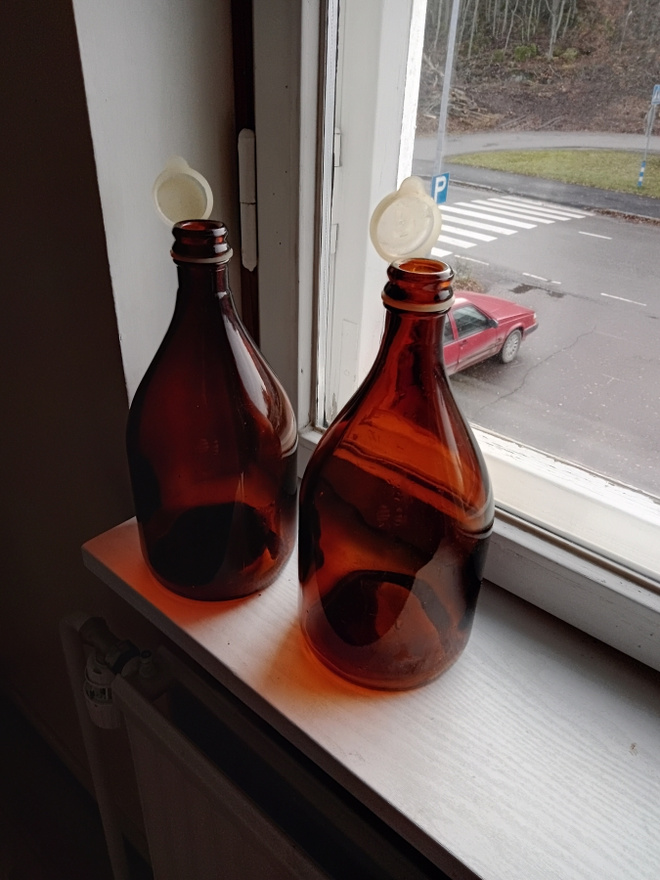 Vaarinkaljapullo 2kpl. / ehjät korkit.