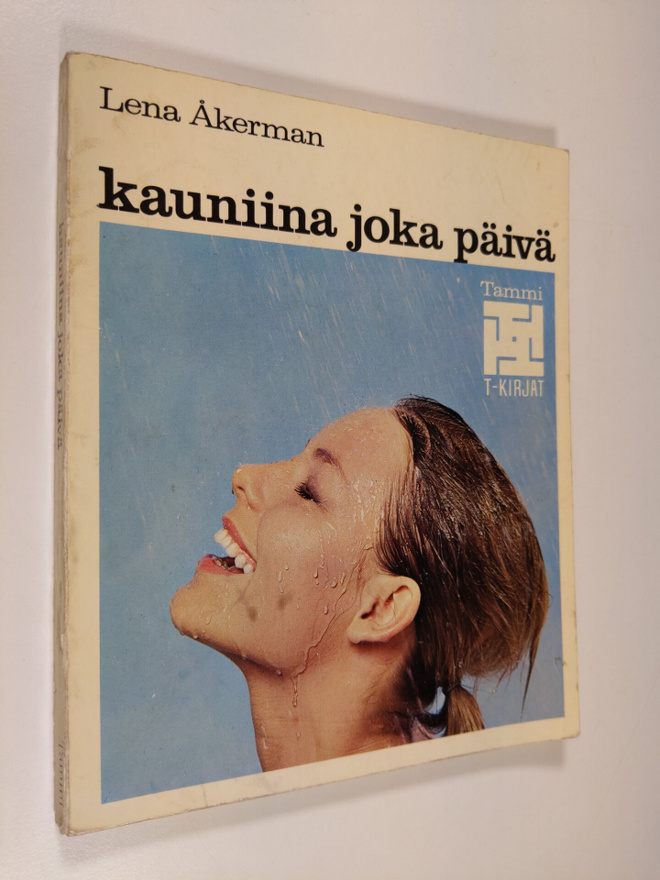 Lena Åkerman : Kauniina joka päivä