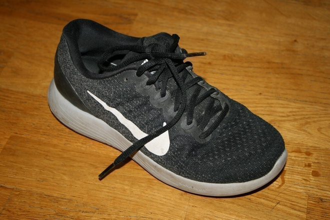 Nike pronaatiotuetut juoksulenkkarit 37,5 (n. 23,8 cm)