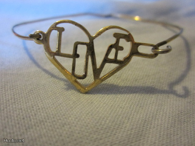 Rannekoru "Love" kullanvärinen