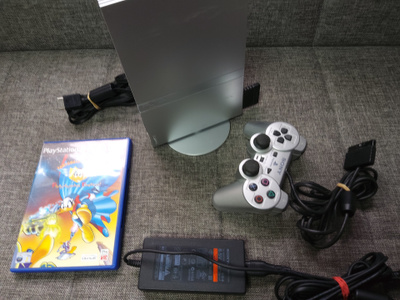 PS2 Slim hopeinen