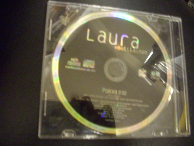 LAURA VOUTILAINEN: Palaa CDS ( Sis.postikulut )