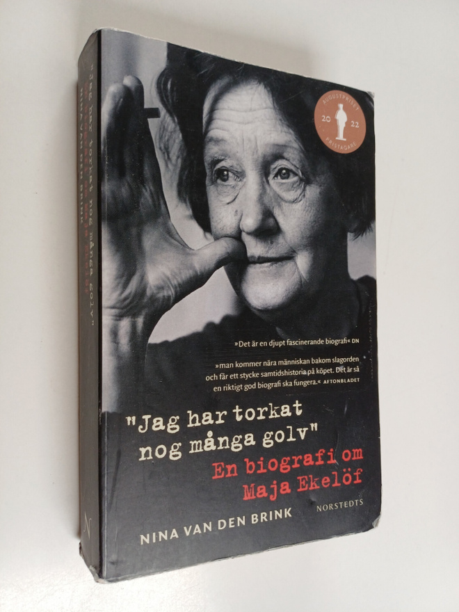 Nina van den Brink : "Jag har torkat nog många golv" : en...
