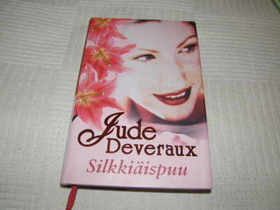 Jude Deveraux Silkkiäispuu -sid