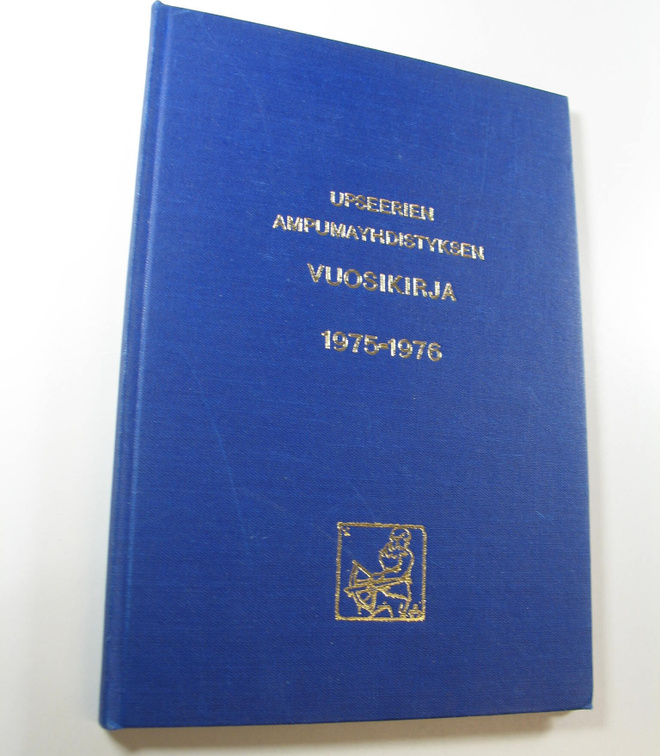Upseerien ampumayhdistyksen vuosikirja 1975-1976