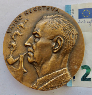 VANHA Mitali Väinö Nuorteva 1967 Aimo Tukiainen 190 gr
