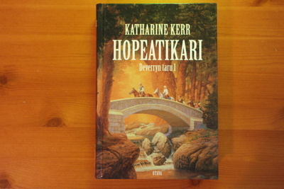 Katharine Kerr:Hopeatikari.Deverryn taru 1.1.P.2001.Sid.Kk.