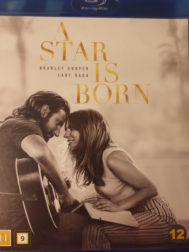 A STAR IS BORN BLU-RAY