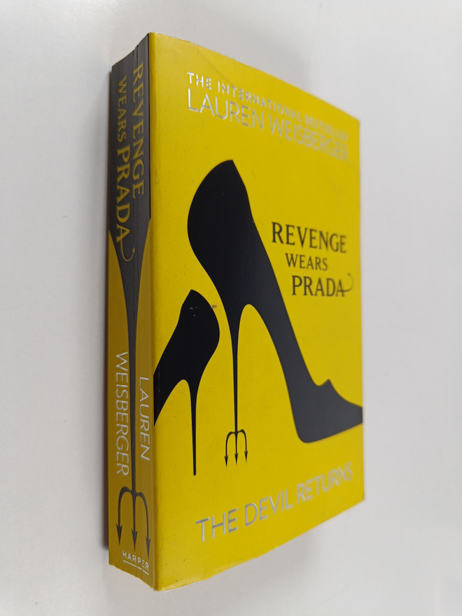Lauren Weisberger : Revenge  wears Prada : the devil returns