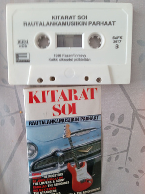 C- KASETTI: KITARAT SOI : RAUTALANKAMUSIIKIN PARHAAT