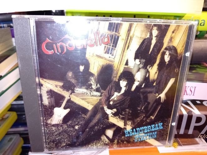 CD CINDERELLA : HEARTBREAK STATION ( SIS POSTIKULU )