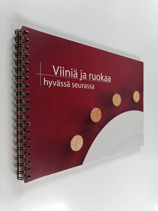 Viiniä ja ruokaa hyvässä seurassa : IWFS:n Helsingin osas...