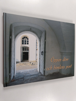 Öppen dörr och himlens port : en bok om Pedersöre kyrka