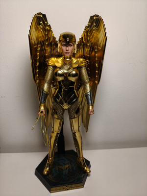 Hot Toys Golden Armor Wonder Woman