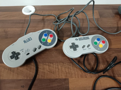 2kpl SNES ohjainta (lue kuvaus)