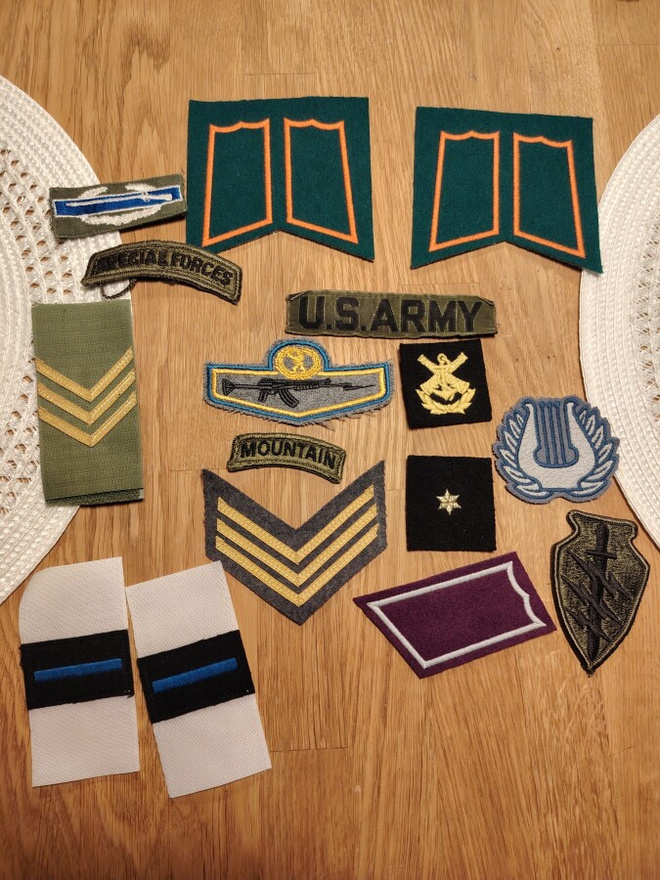 Erä militaria merkkejä