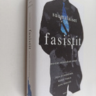 Aapo Roselius ym. : Suomalaiset fasistit : Mustan sarastu... - pikkukuva 1