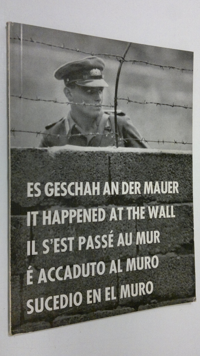 Es geschah an der mauer = It happened at the wall = Il s'...