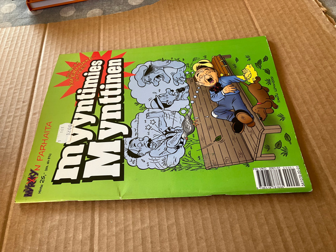 MYRKKY MYYNTIMIES MYNTTINEN 2000 +paperinukke HYVÄ