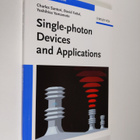 Yoshihisa Yamamoto ym. : Single-photon Devices and Applic... - pikkukuva 1