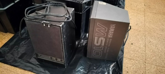 Yamaha MS10 on aktiivikaiuttimet 2kpl